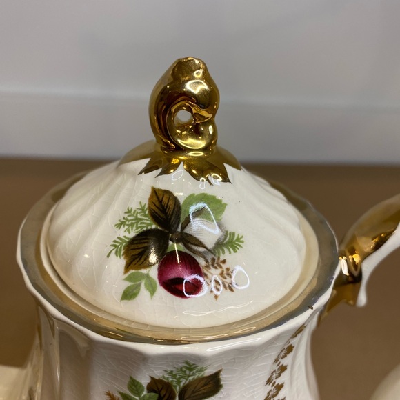 Sadler Bone China Coffee Pot/Teapot Swirl Red White Roses Very Gilded Gold Trim - Picture 15 of 16